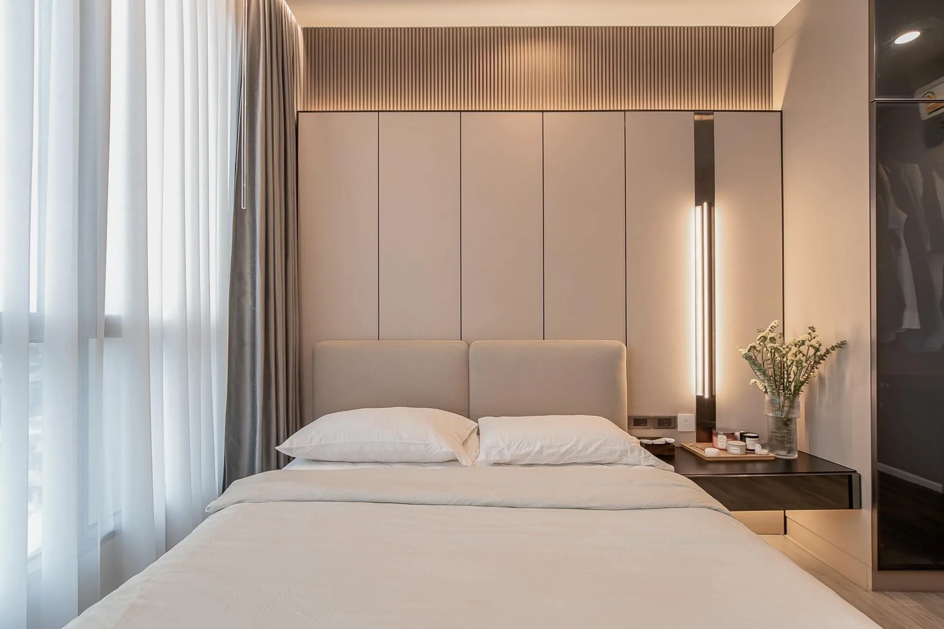 Property photos for The Room Sathorn - St.Louis