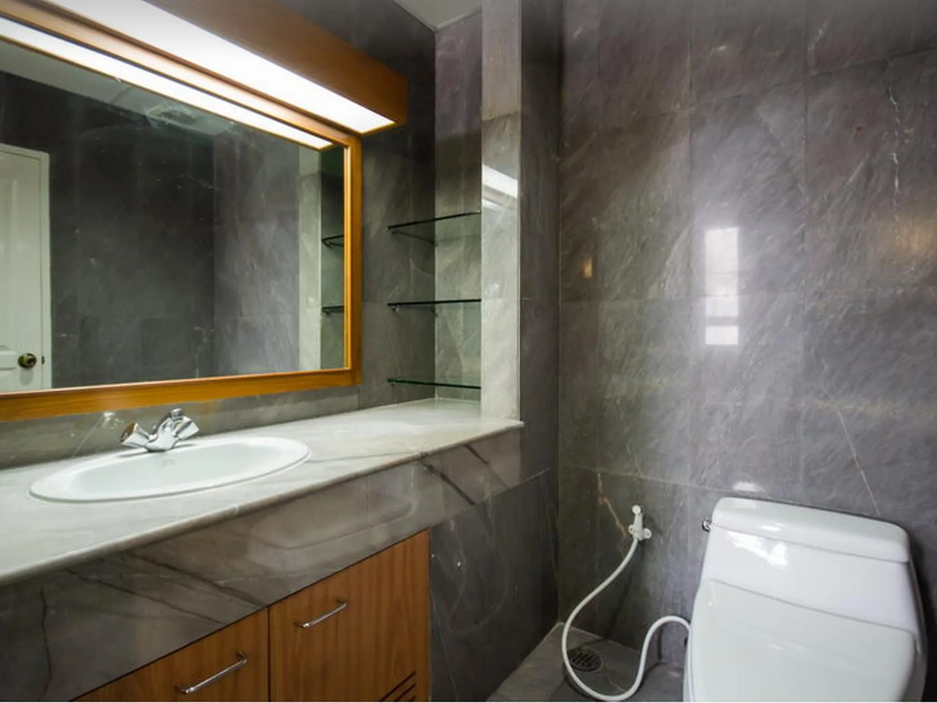 Property photos for Krungthep Thani Tower