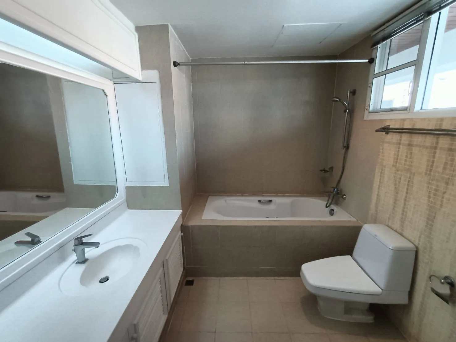 Property photos for Sachayan Court