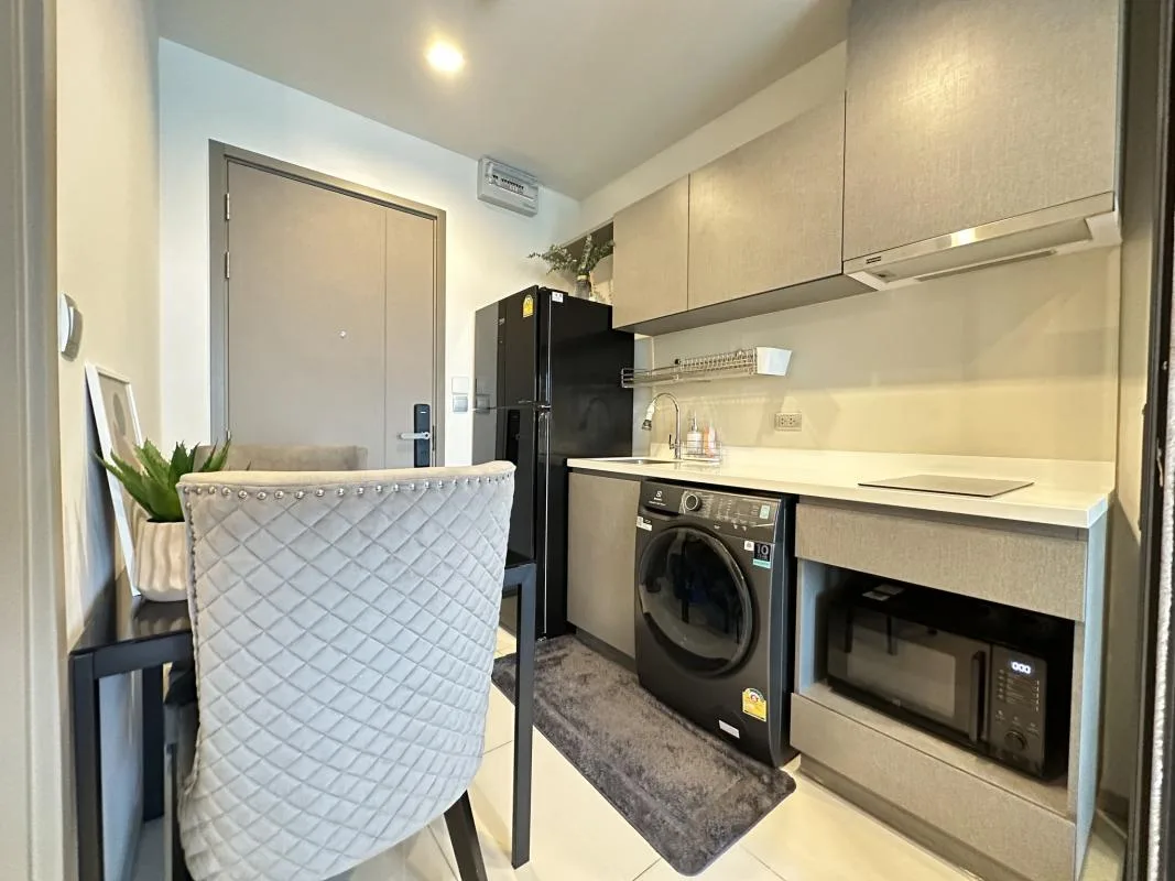 Property photos for Life Asoke Hype