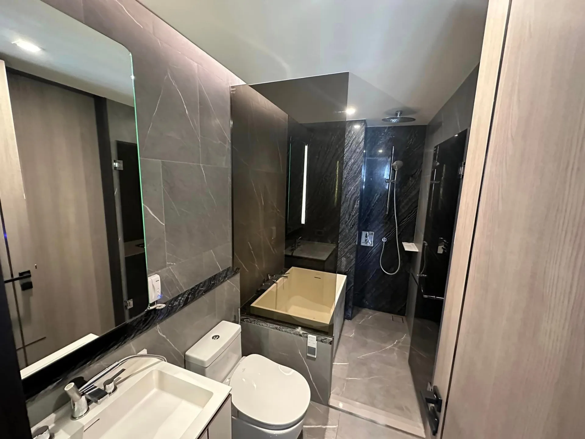 Property photos for The Reserve Sukhumvit 61
