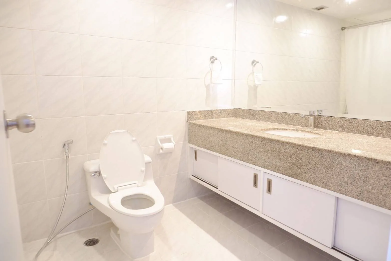 Property photos for Omni Tower Sukhumvit Nana
