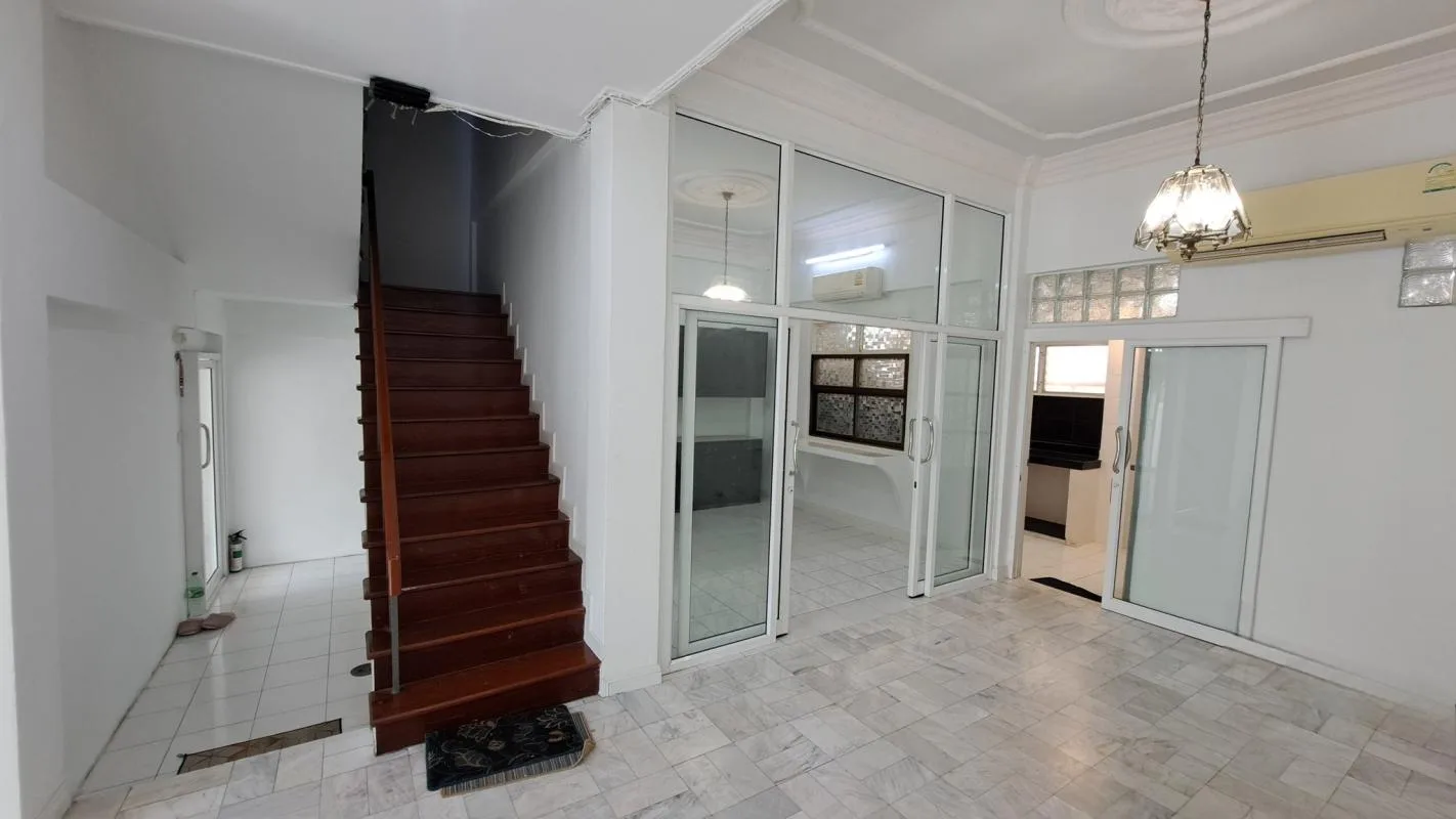 Property photos for Townhouse Soi Prasoet Di