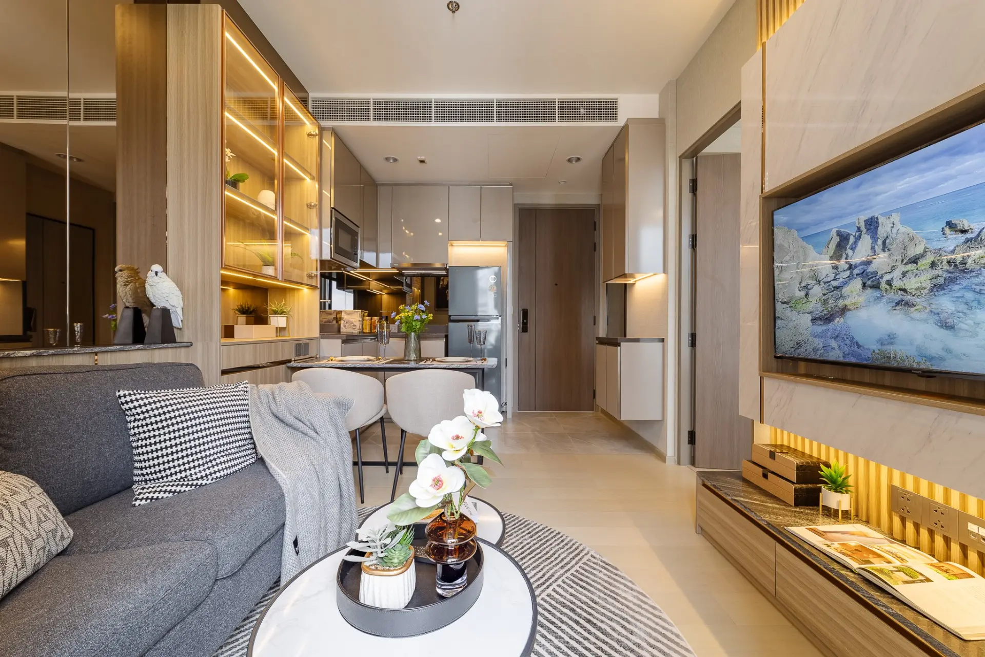 Property photos for The Extro Phayathai-rangnam