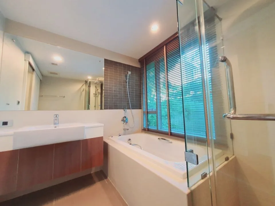 Property photos for The Crest Sukhumvit 49