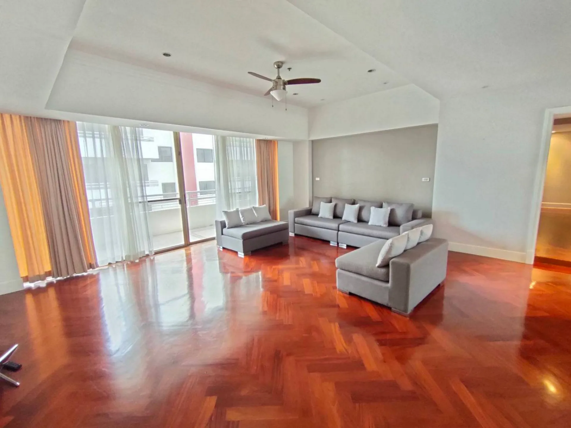 Property photos for Phirom Garden Residence