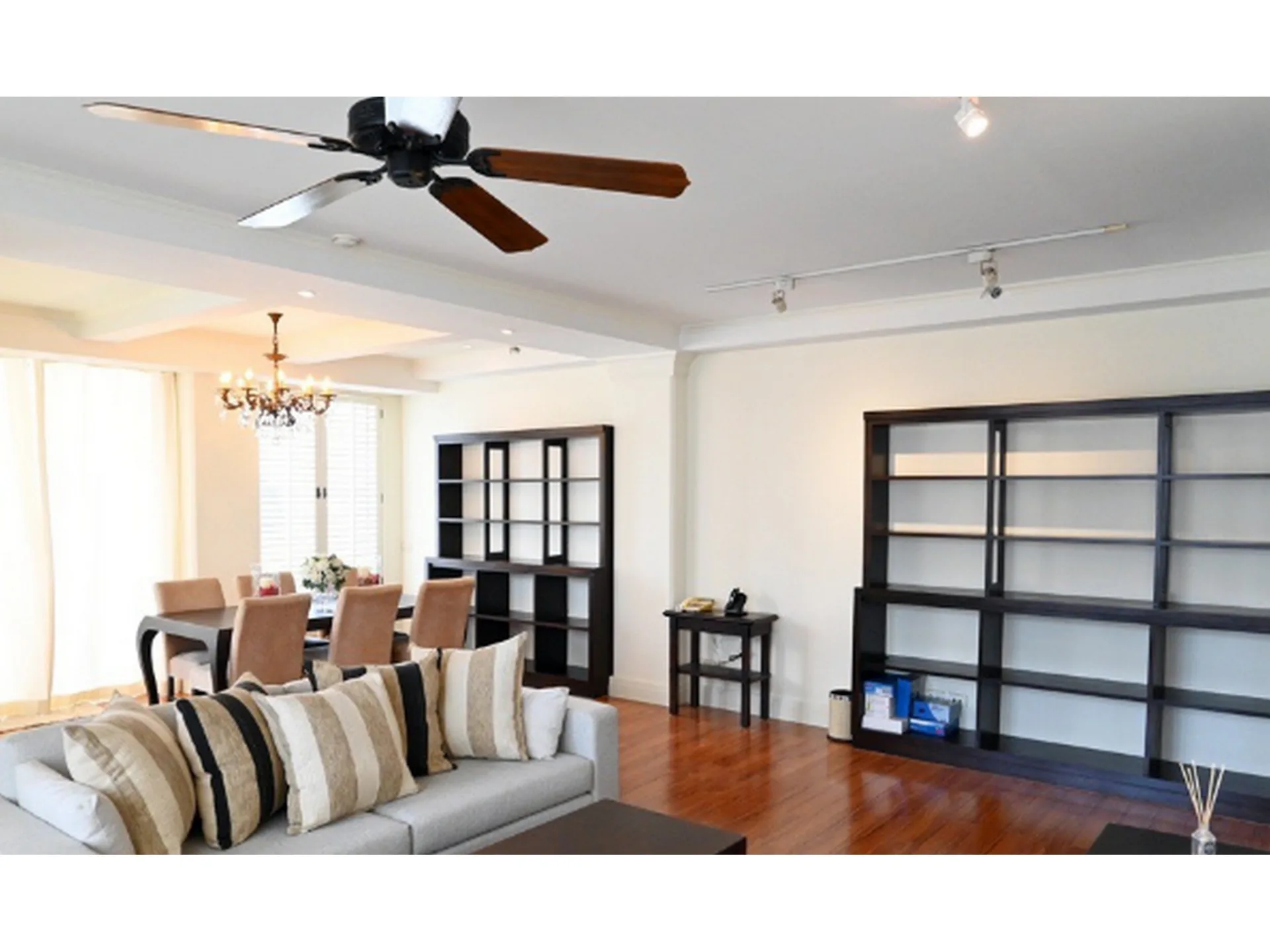 Property photos for Langsuan Ville