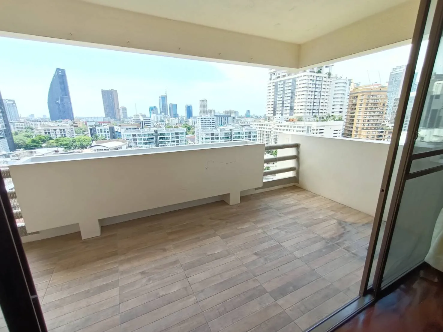 Property photos for Tongtip Mansion