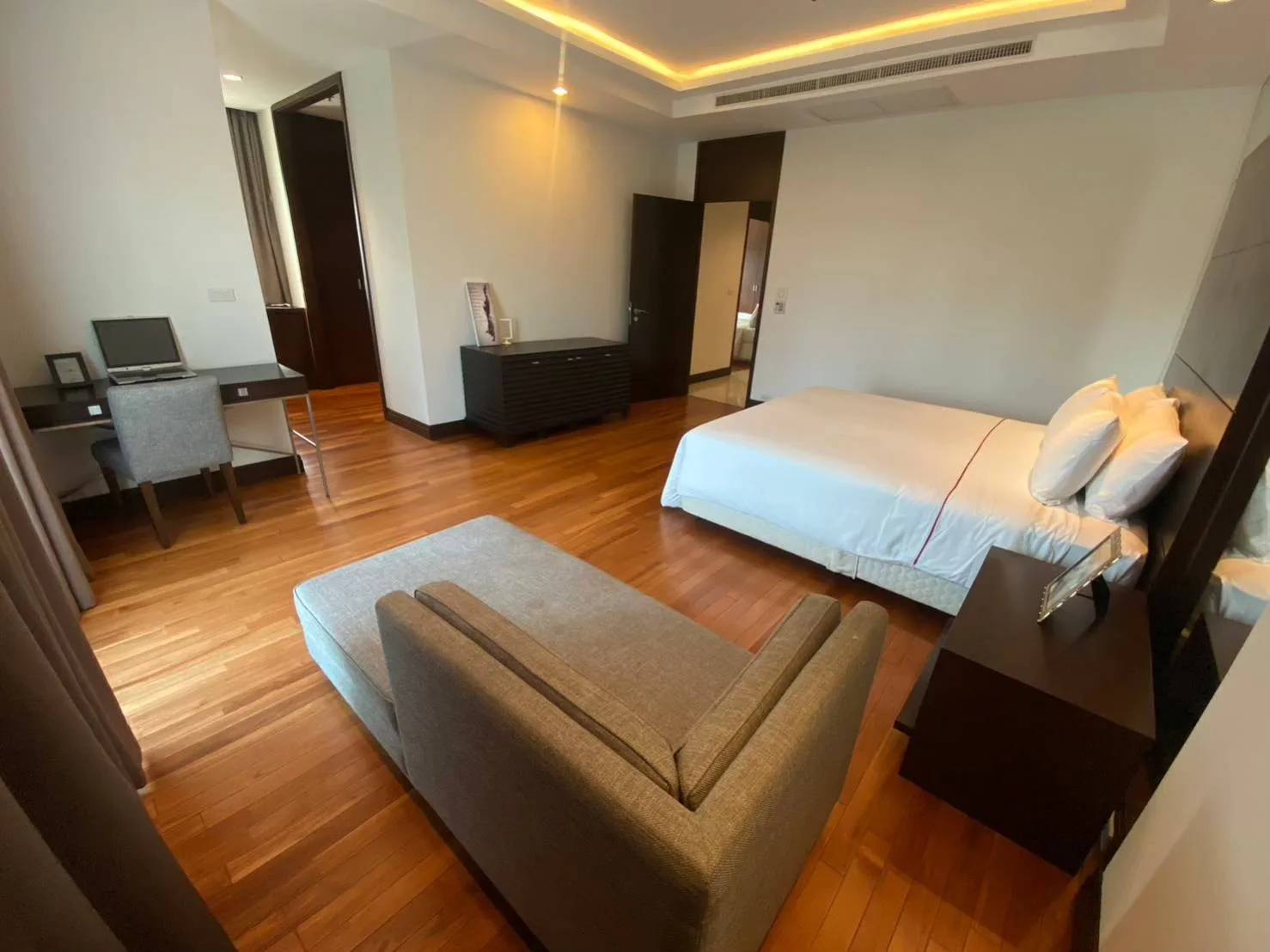 Property photos for Royal Residence Park