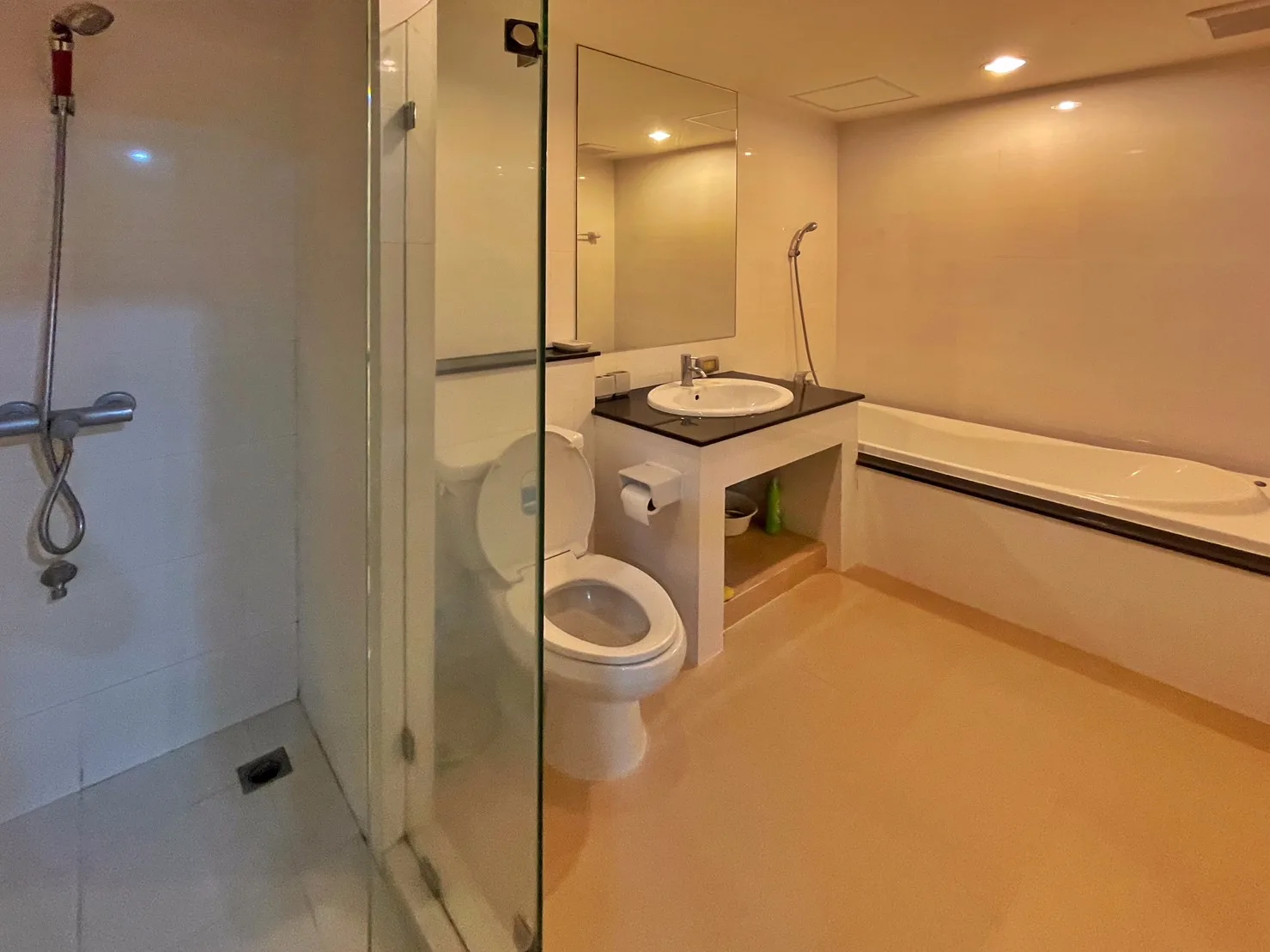 Property photos for The Amethyst Sukhumvit 39