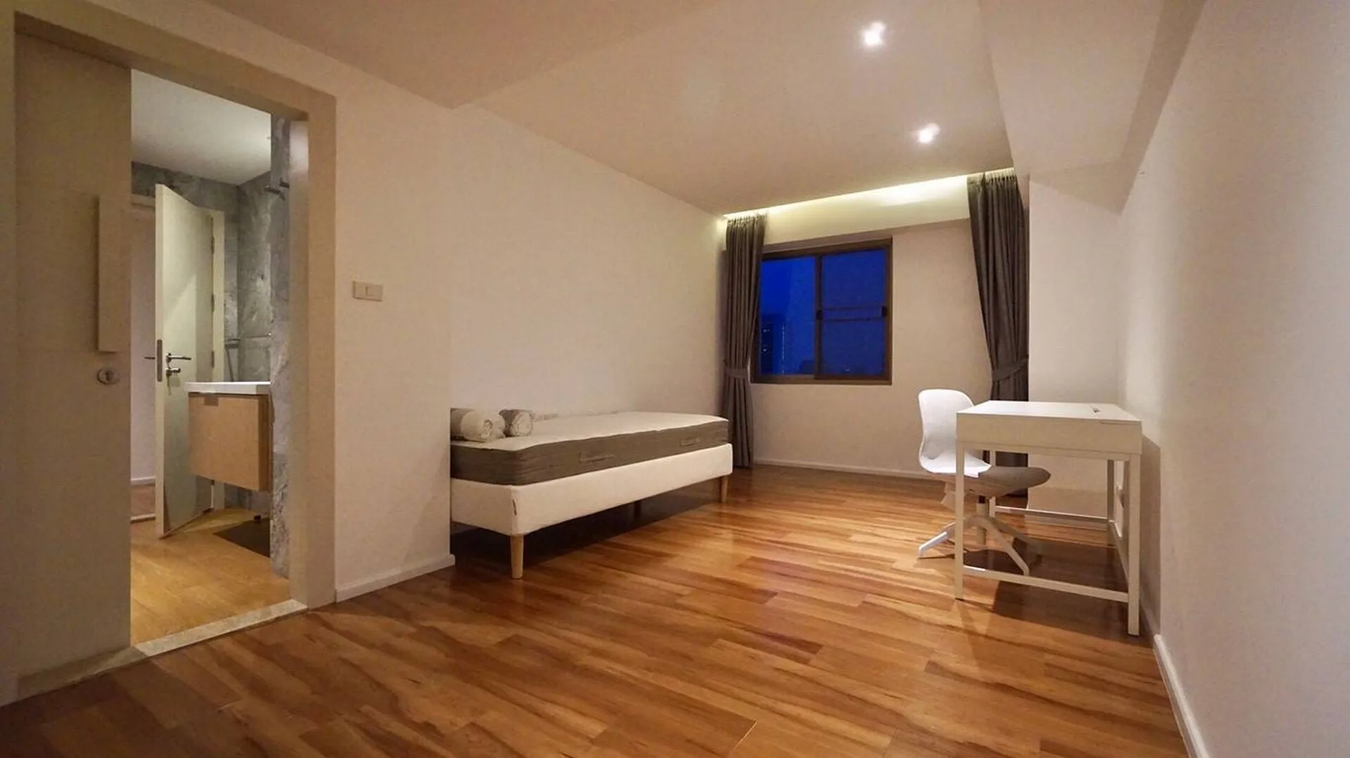 Property photos for Royal Castle