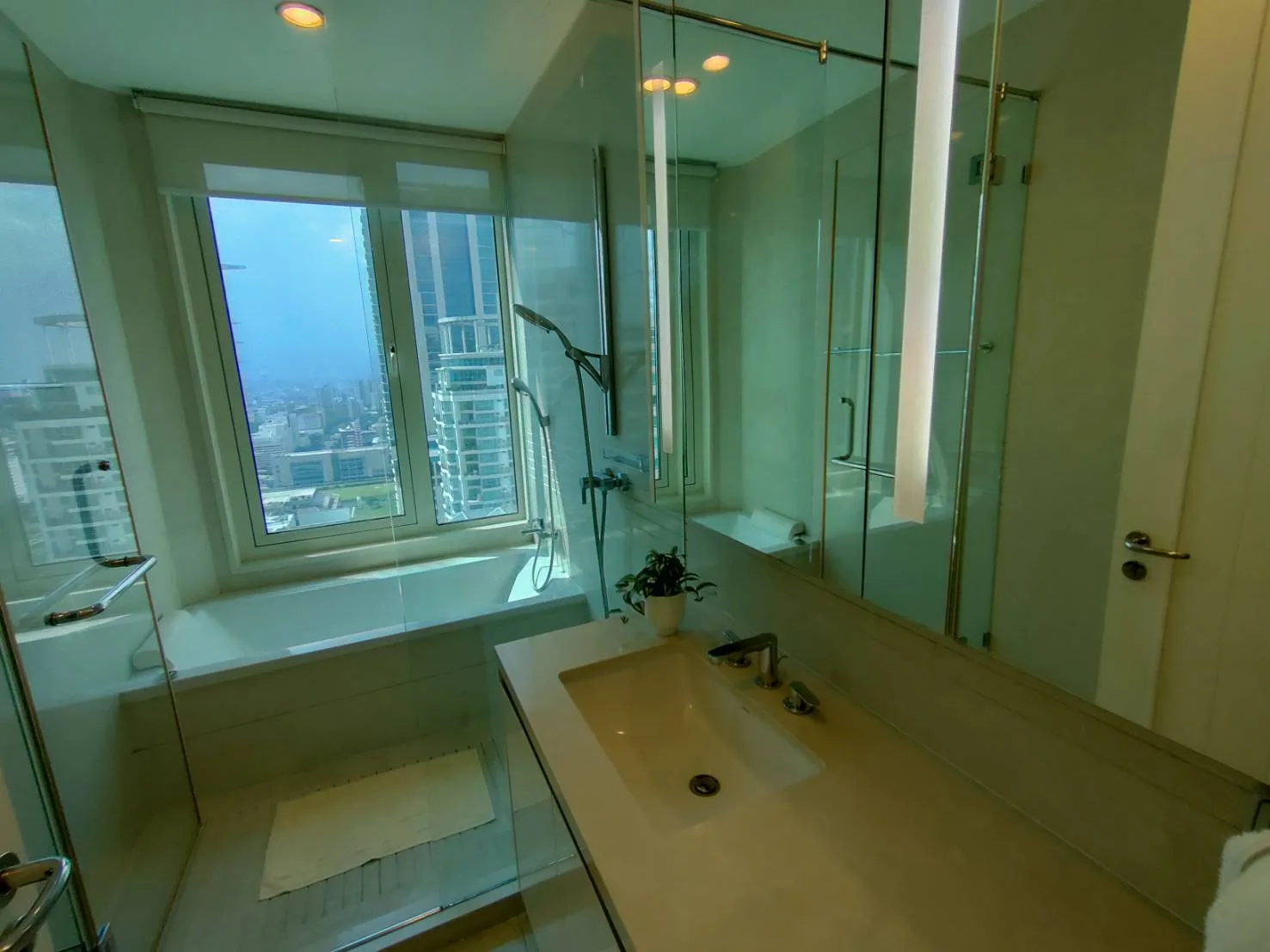 Property photos for Q Langsuan