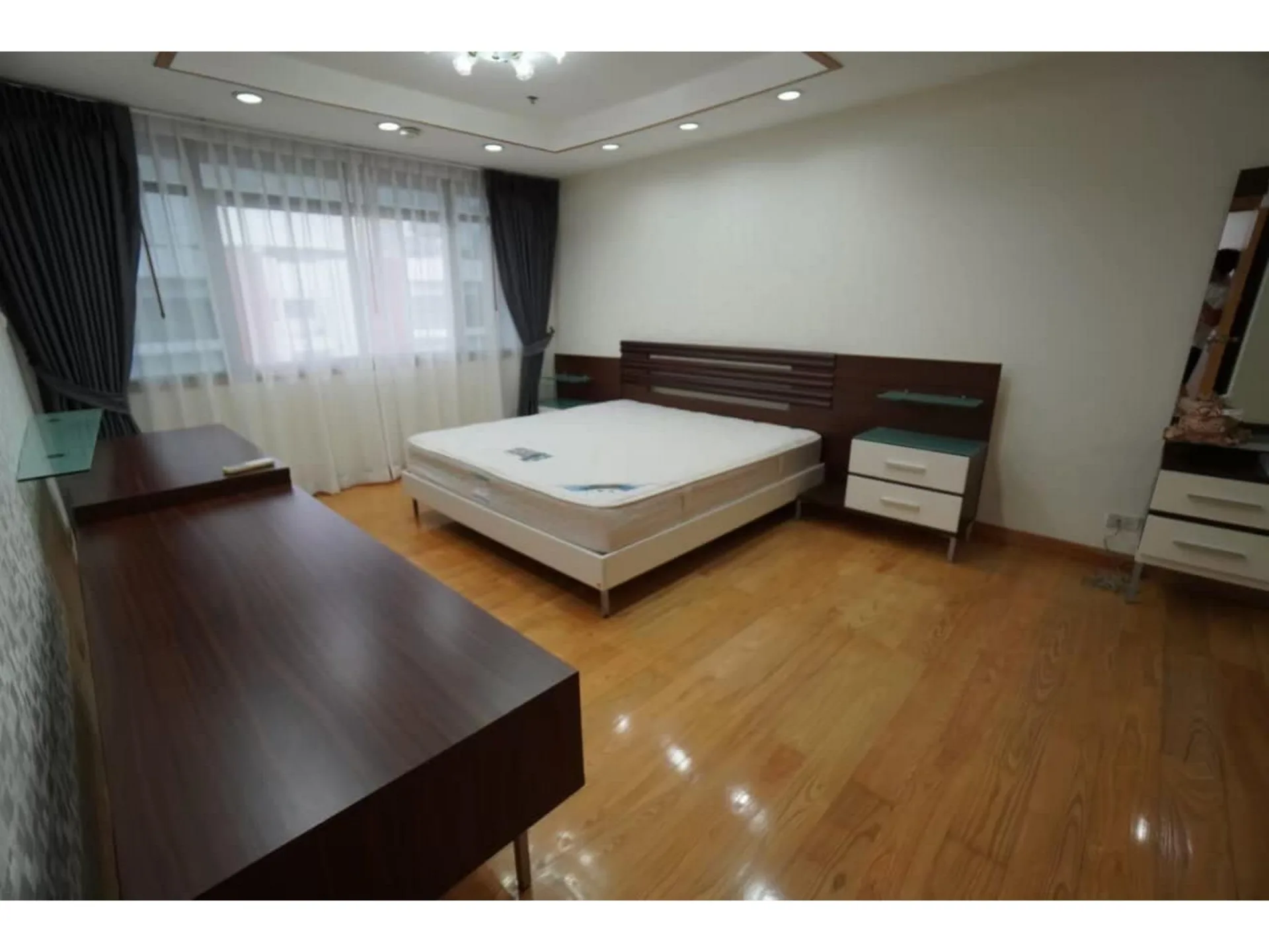 Property photos for The Royal Place 2