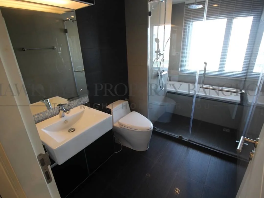 Property photos for The Crest Sukhumvit 34