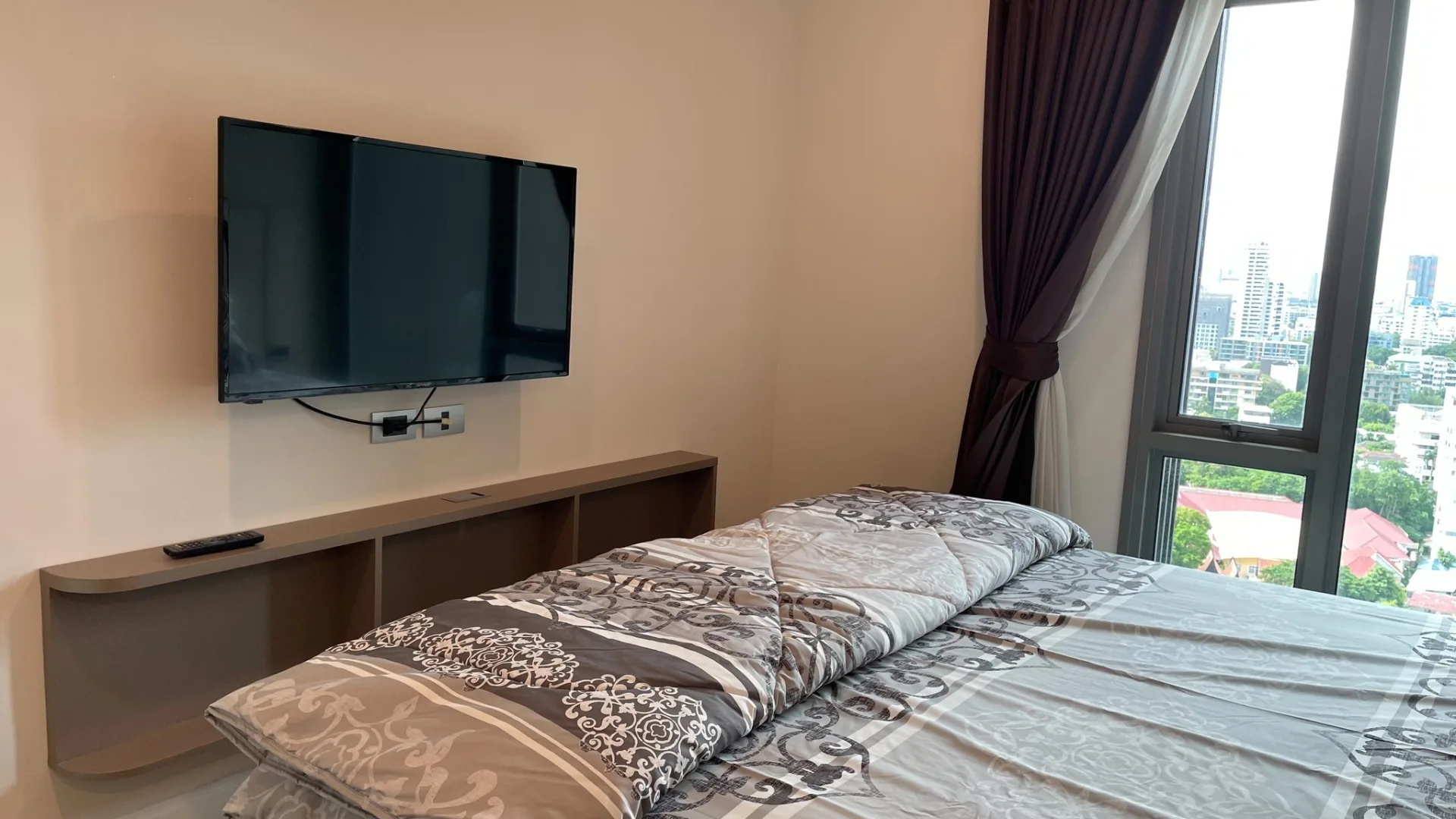 Property photos for The Crest Sukhumvit 34
