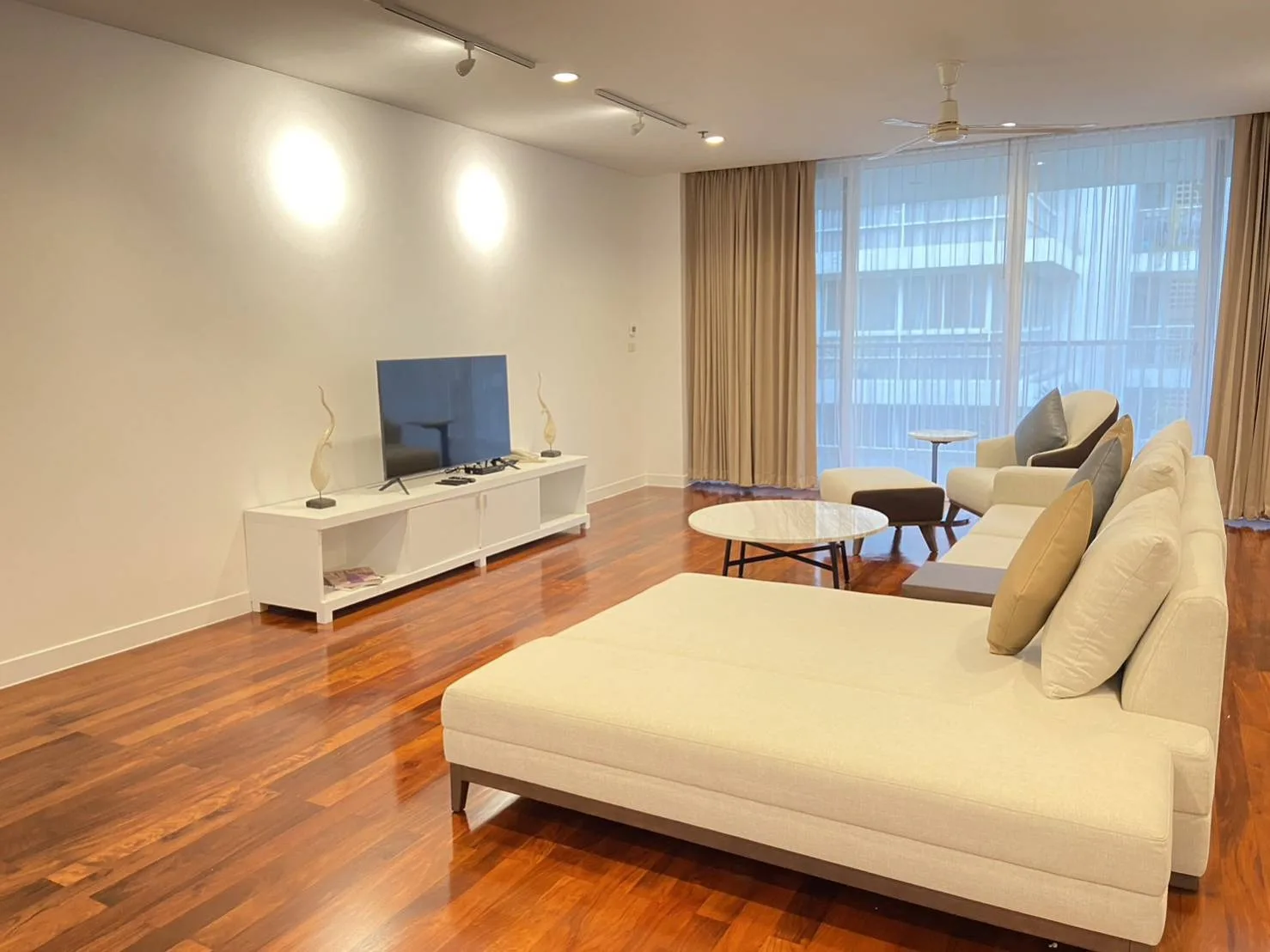 Property photos for Ekamai Gardens (shama Ekamai)