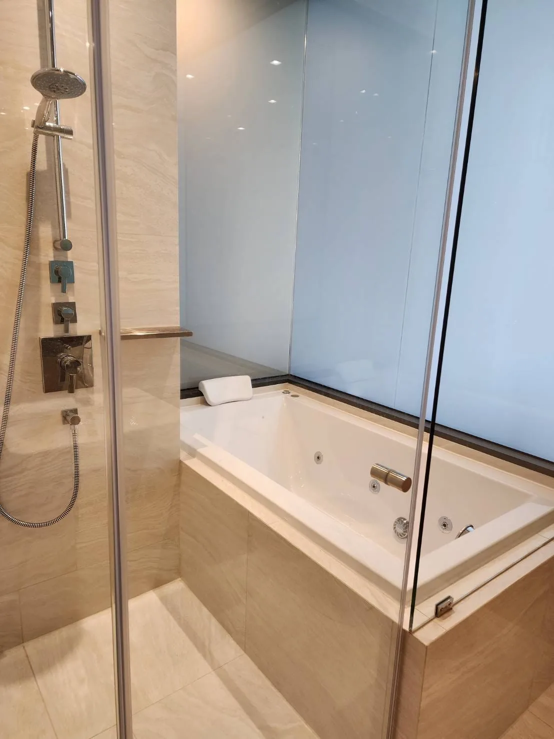 Property photos for Ashton Silom