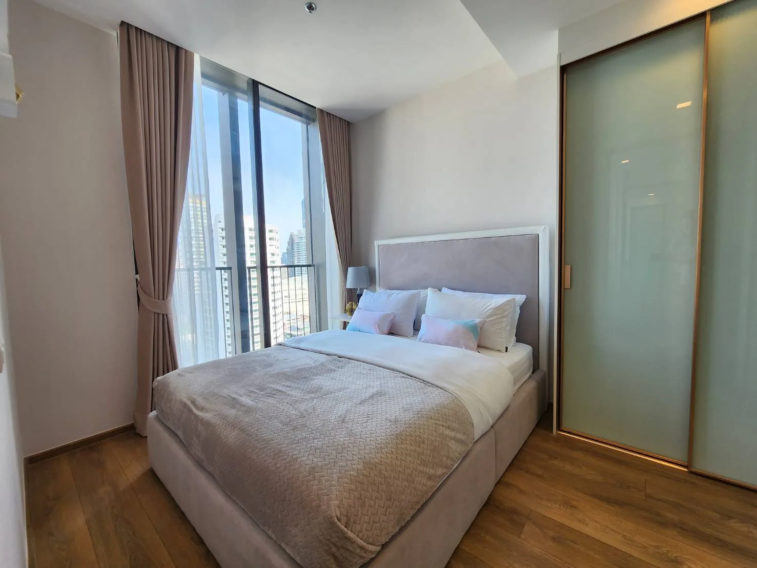 Property photos for Noble BE 33