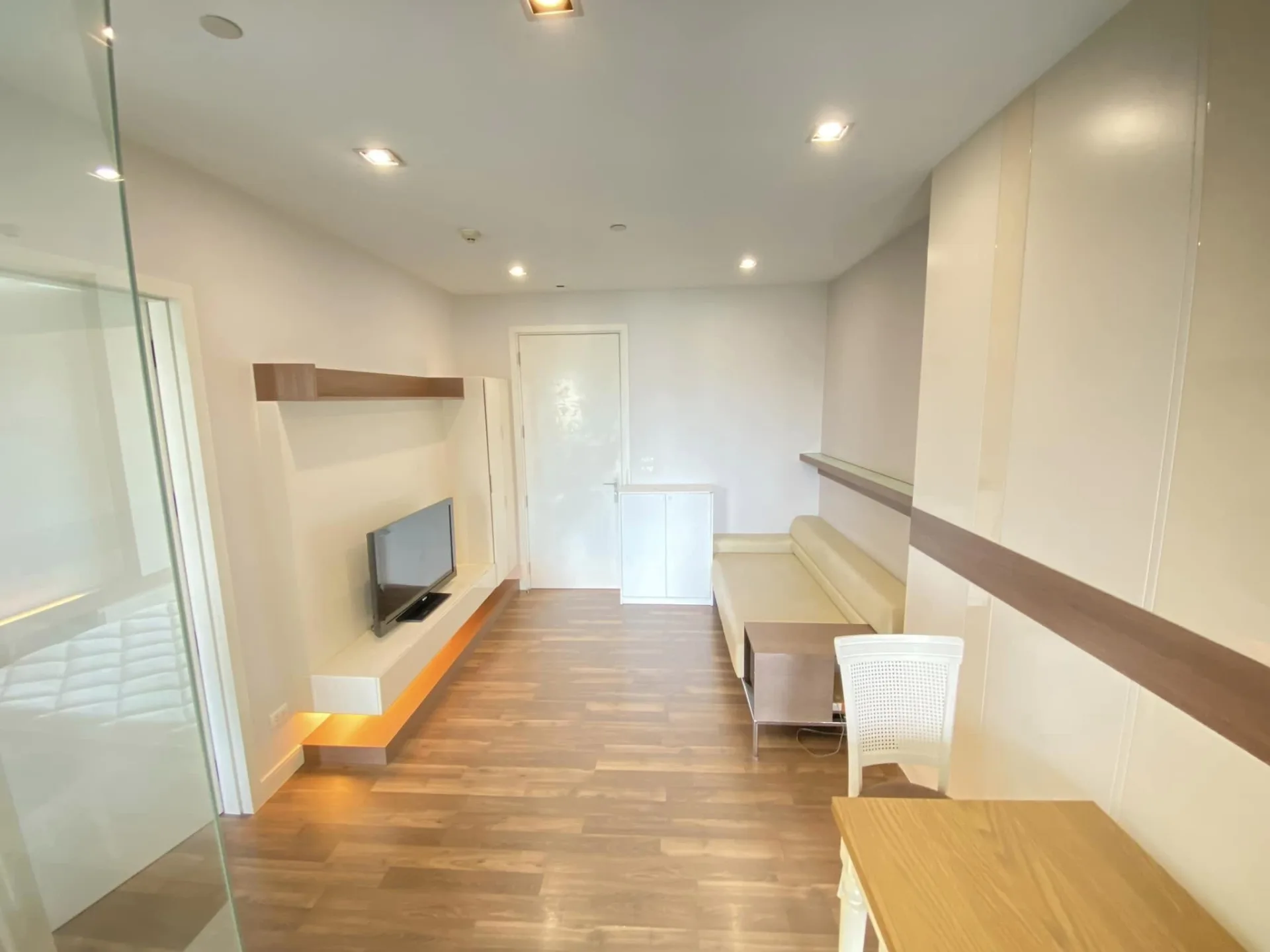 Property photos for The Room Sukhumvit 62