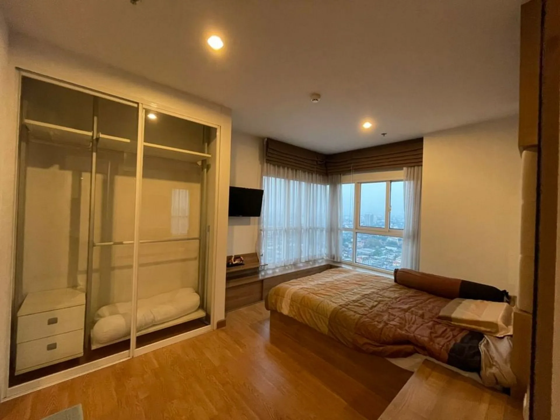 Property photos for The Parkland Grand Taksin