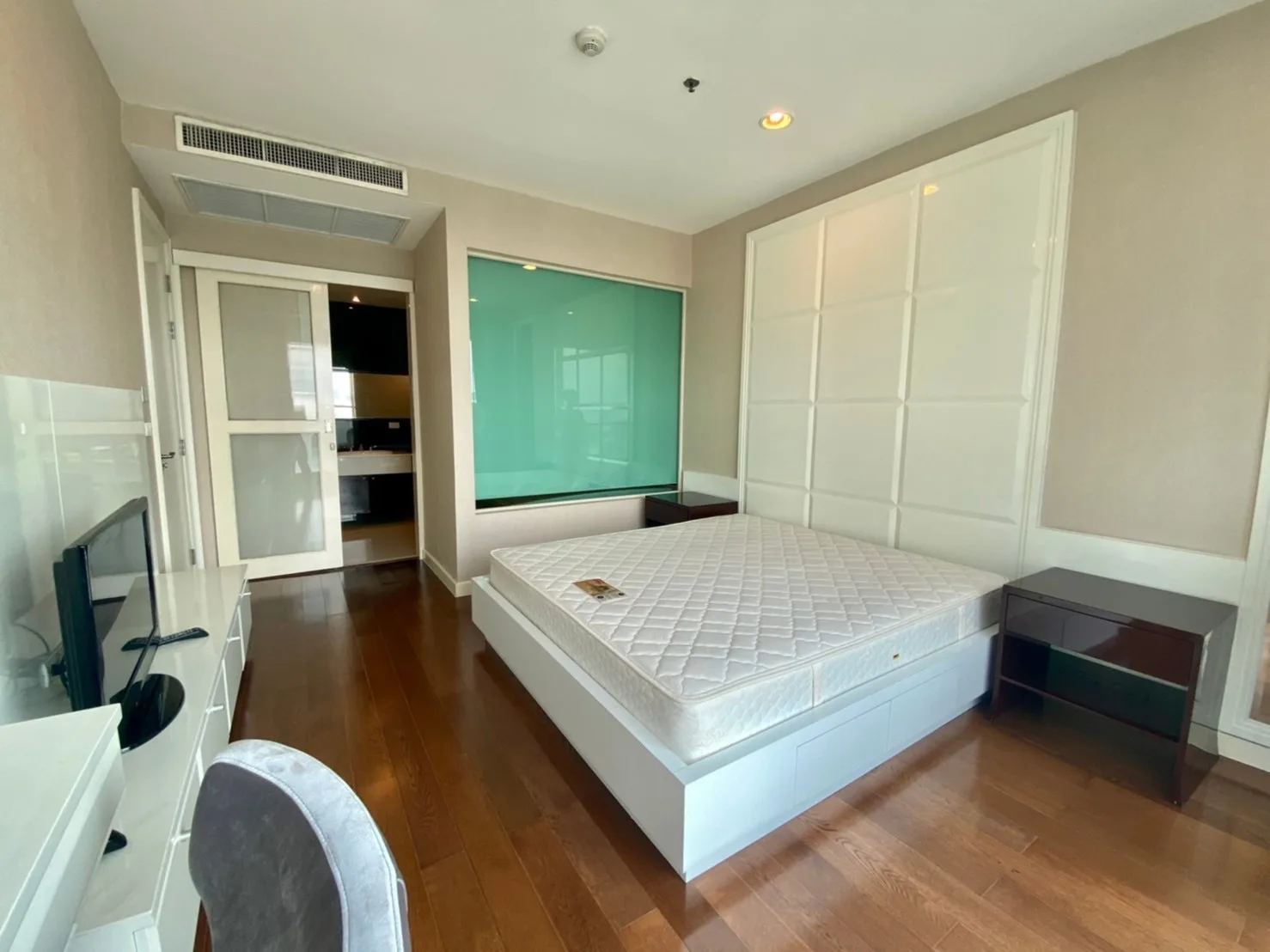 Property photos for The Address Chidlom