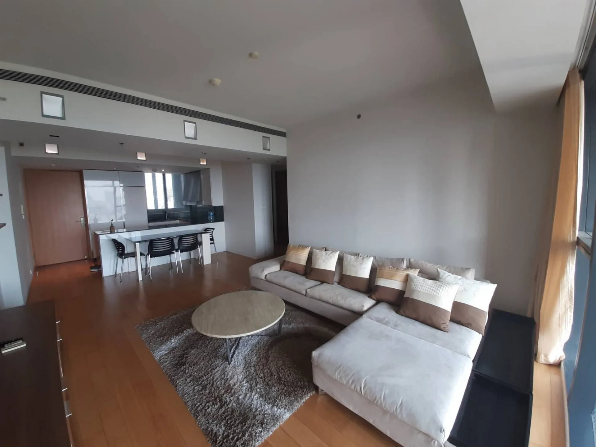 Property photos for The Met