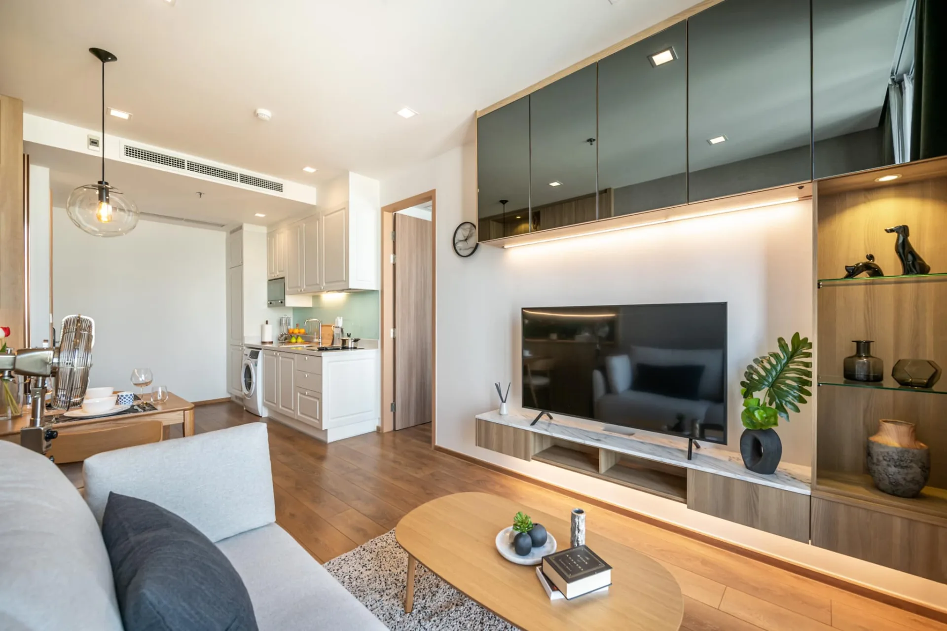 Property photos for Noble BE 33