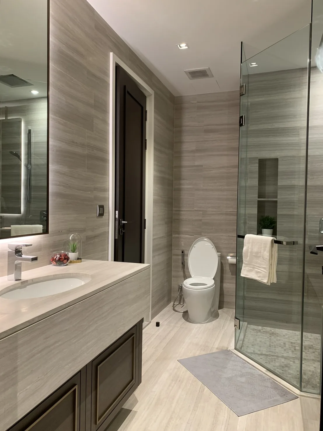 Property photos for The Diplomat 39