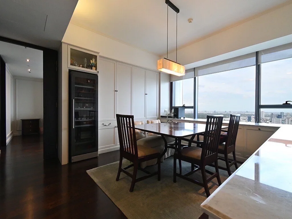 Property photos for The Met