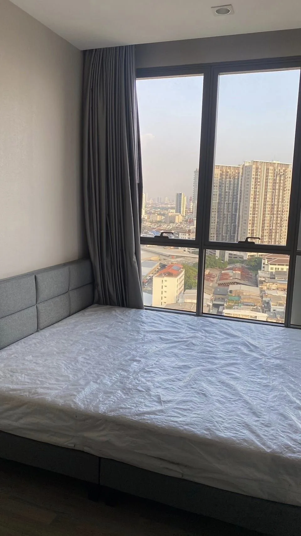Property photos for The Room Sathorn - St.Louis