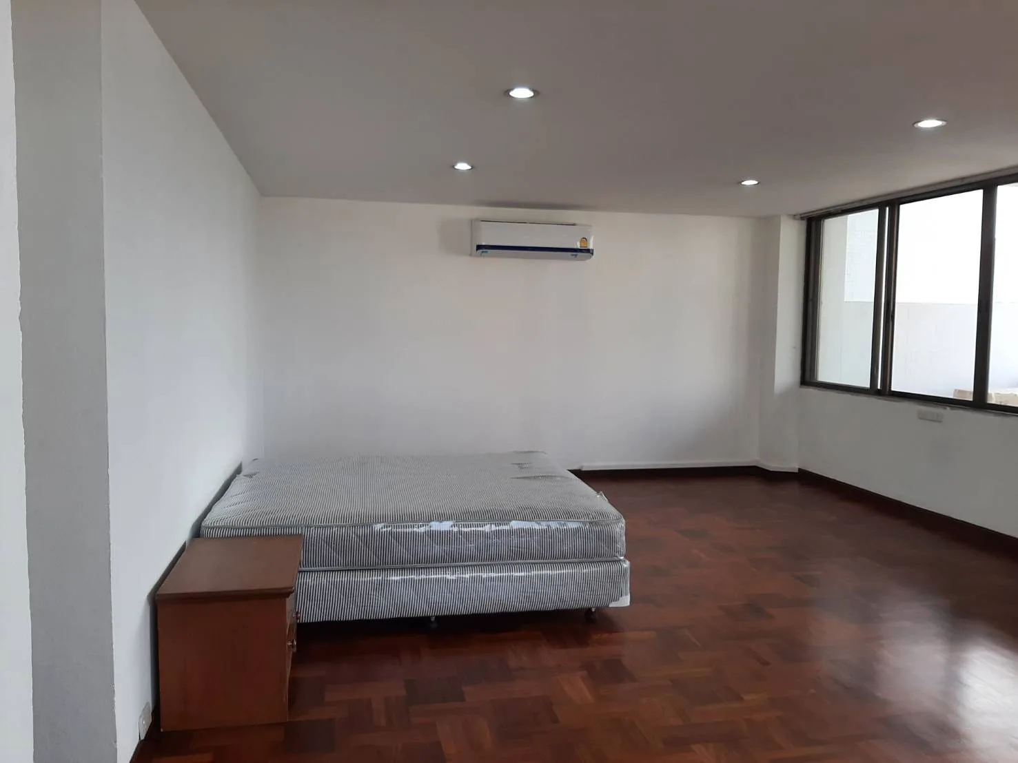 Property photos for Sriratana Mansion 1