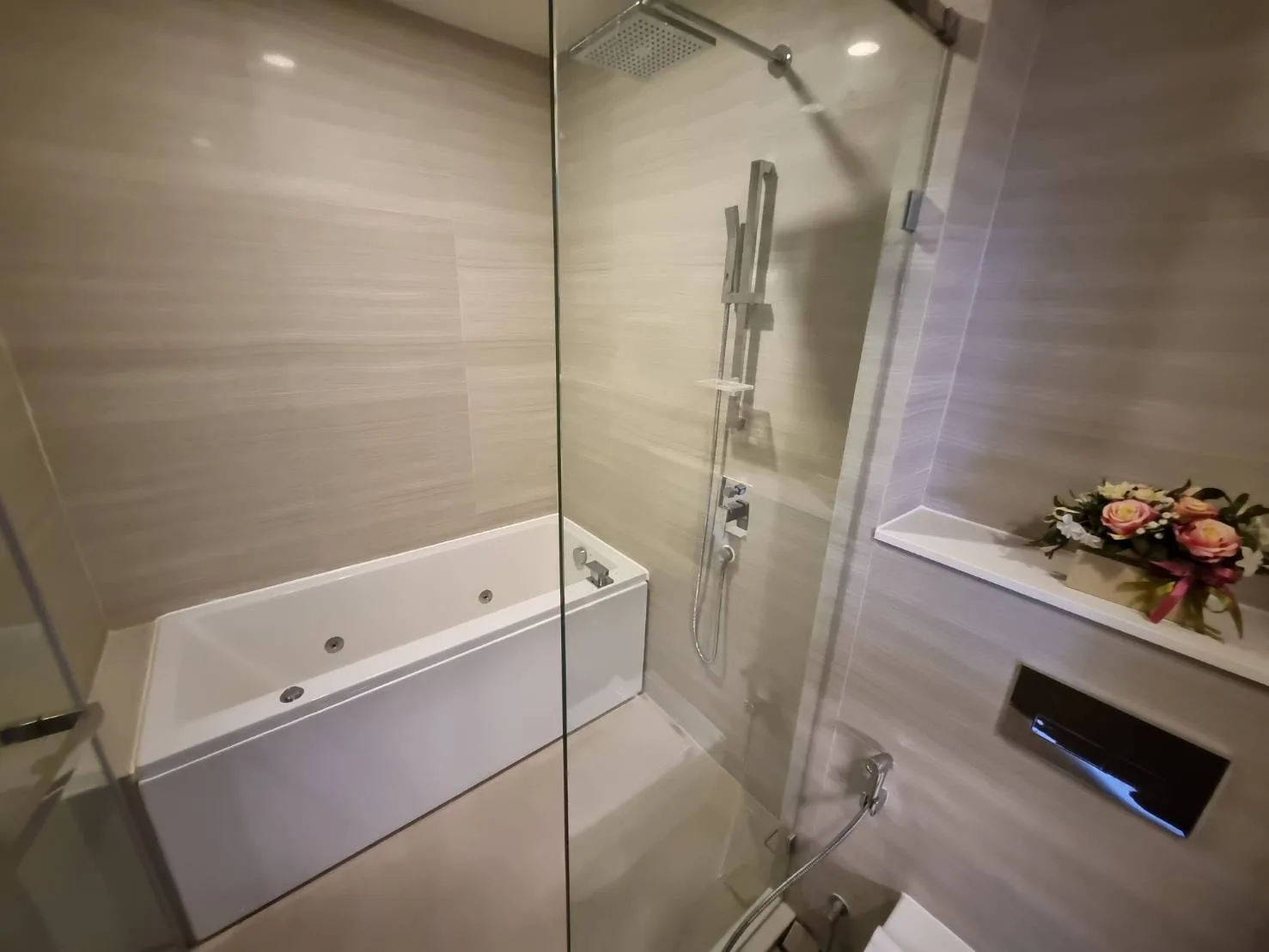 Property photos for Park Origin Thonglor