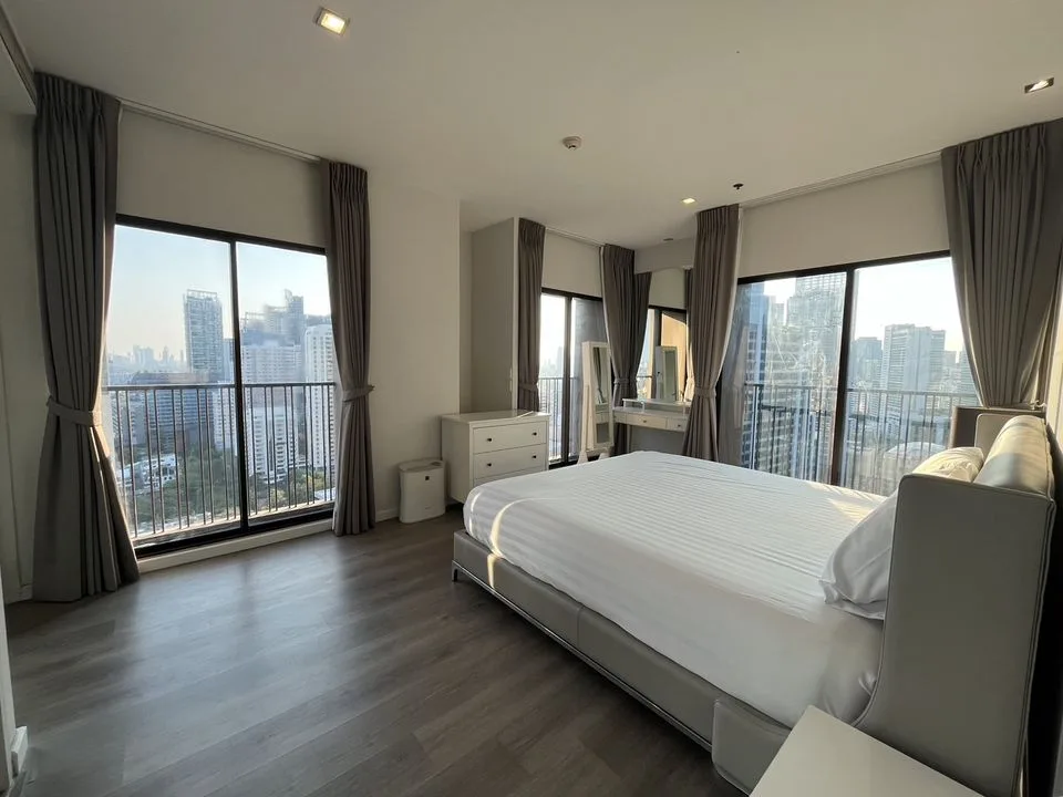 Property photos for Noble Refine