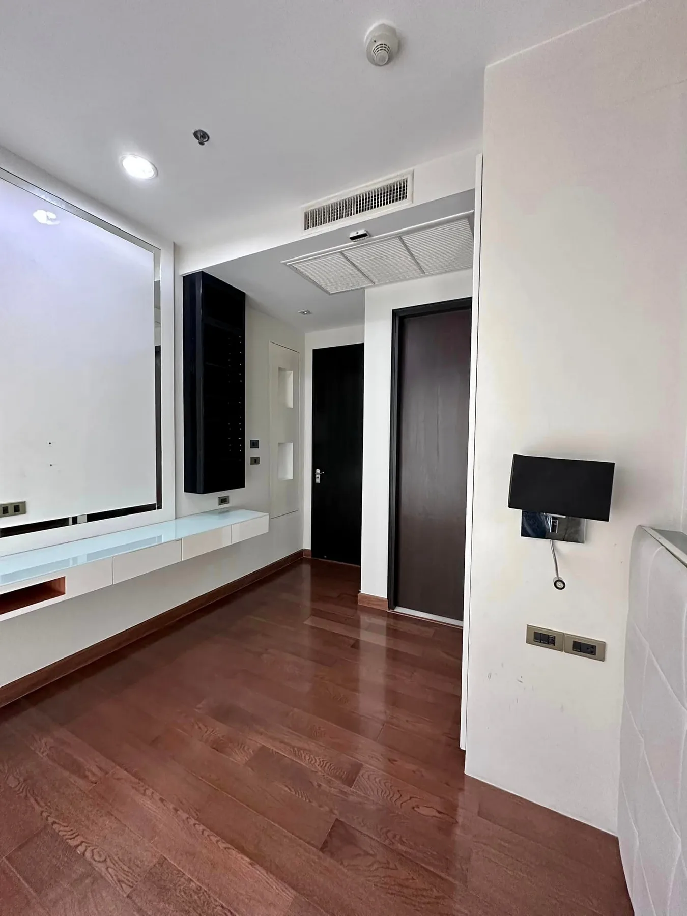 Property photos for The Address Chidlom