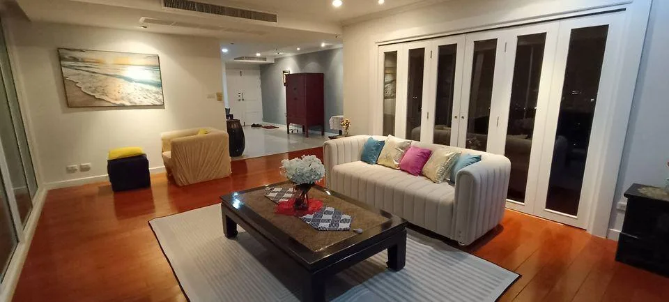Property photos for Lake Green