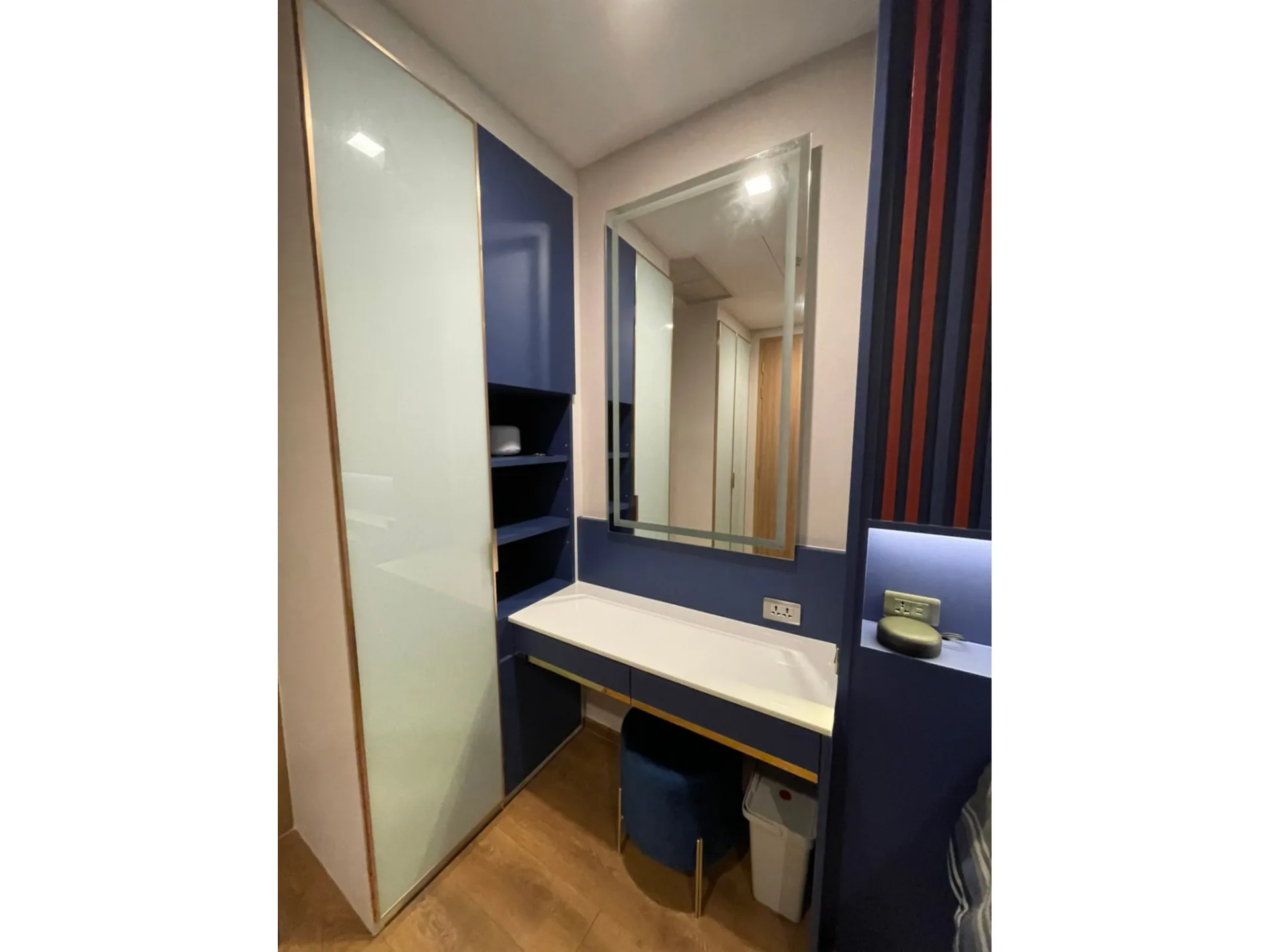 Property photos for Noble BE 33