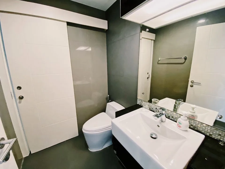 Property photos for The Crest Sukhumvit 34