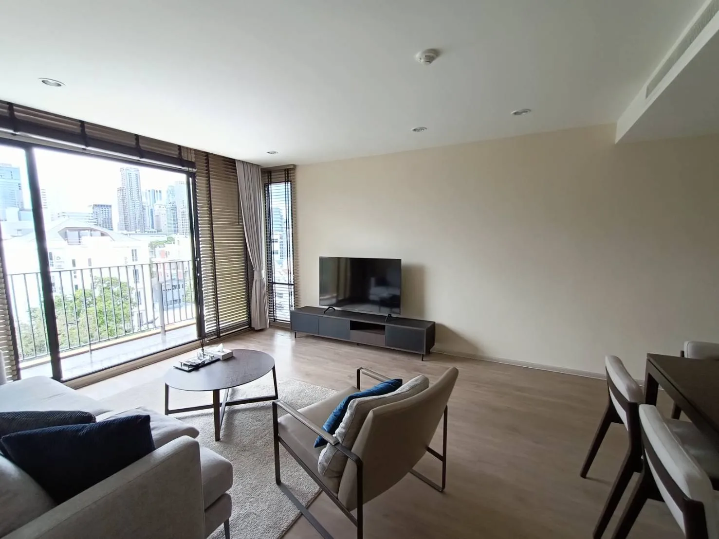 Property photos for Noble Above Wireless-Ruamrudee