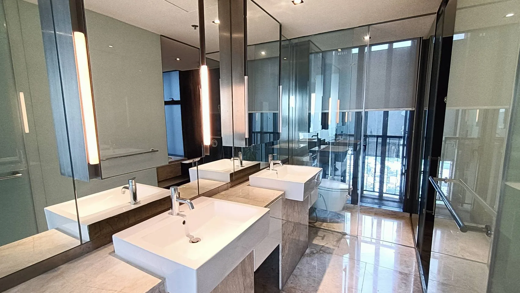 Property photos for The Met