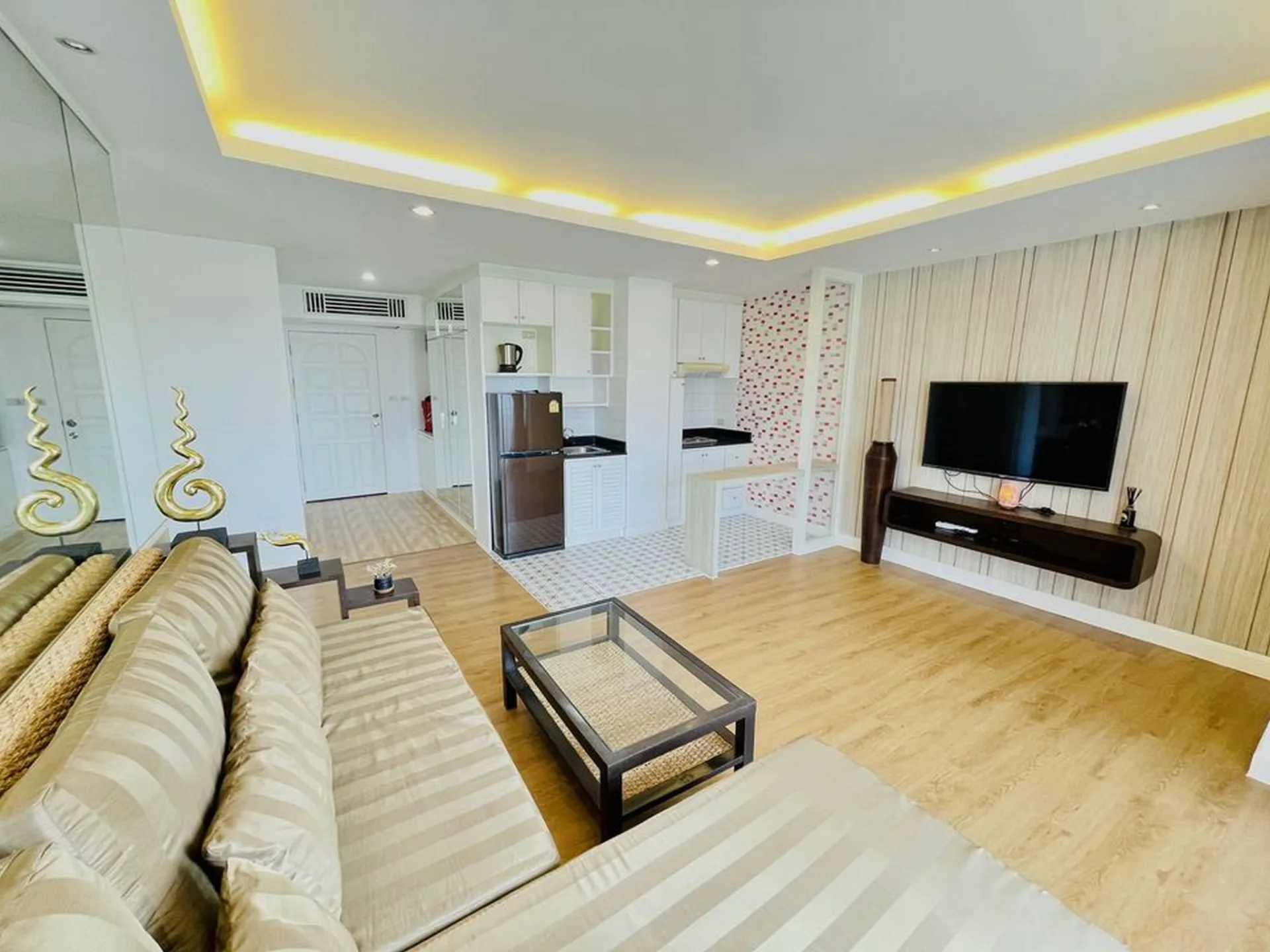 Property photos for Phasuk Place