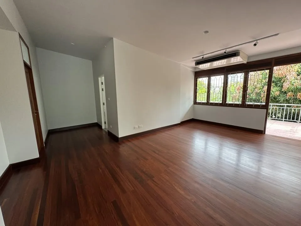 Property photos for Single House Ekk. 6