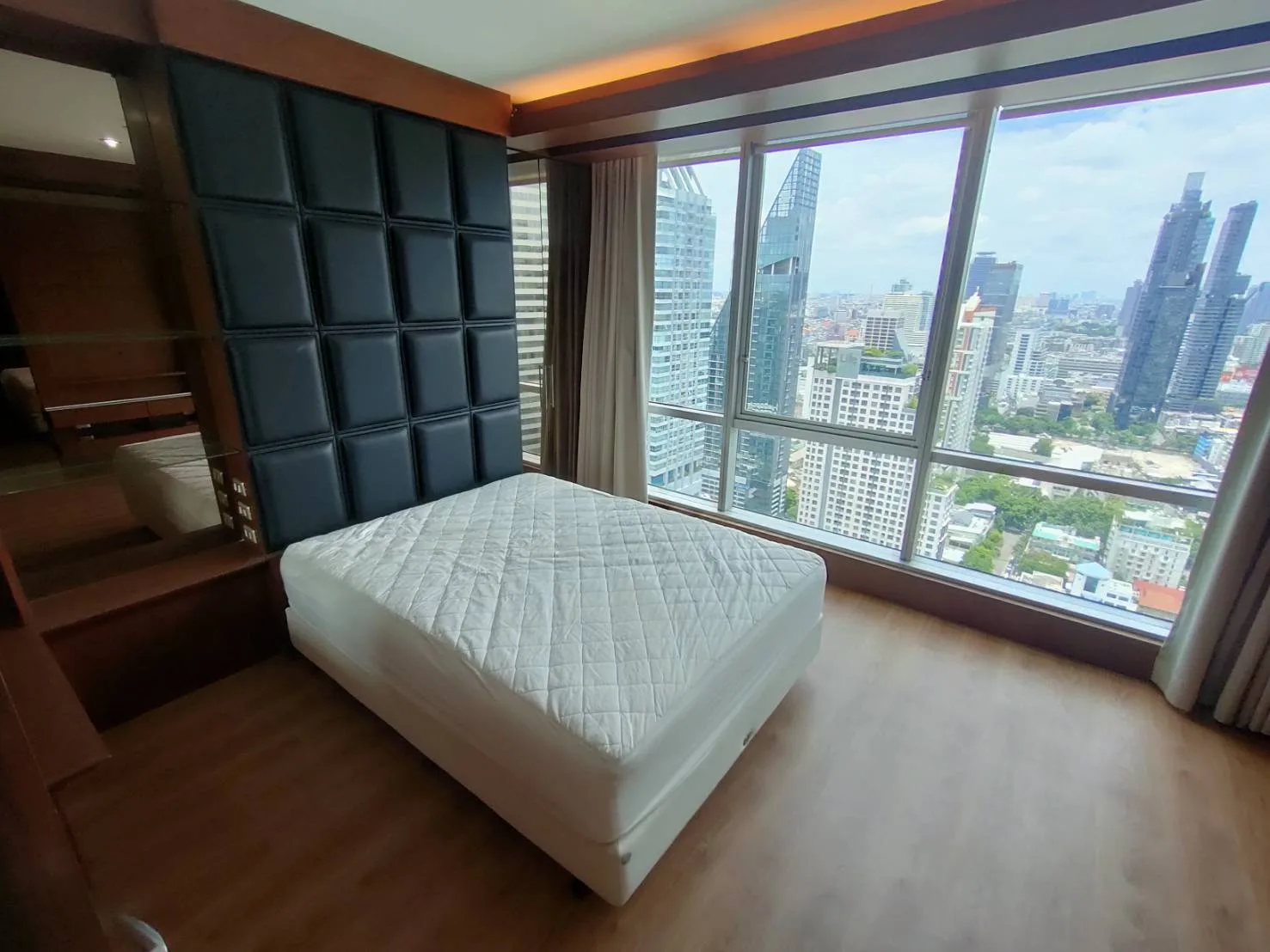 Property photos for Sky Villas Sathorn