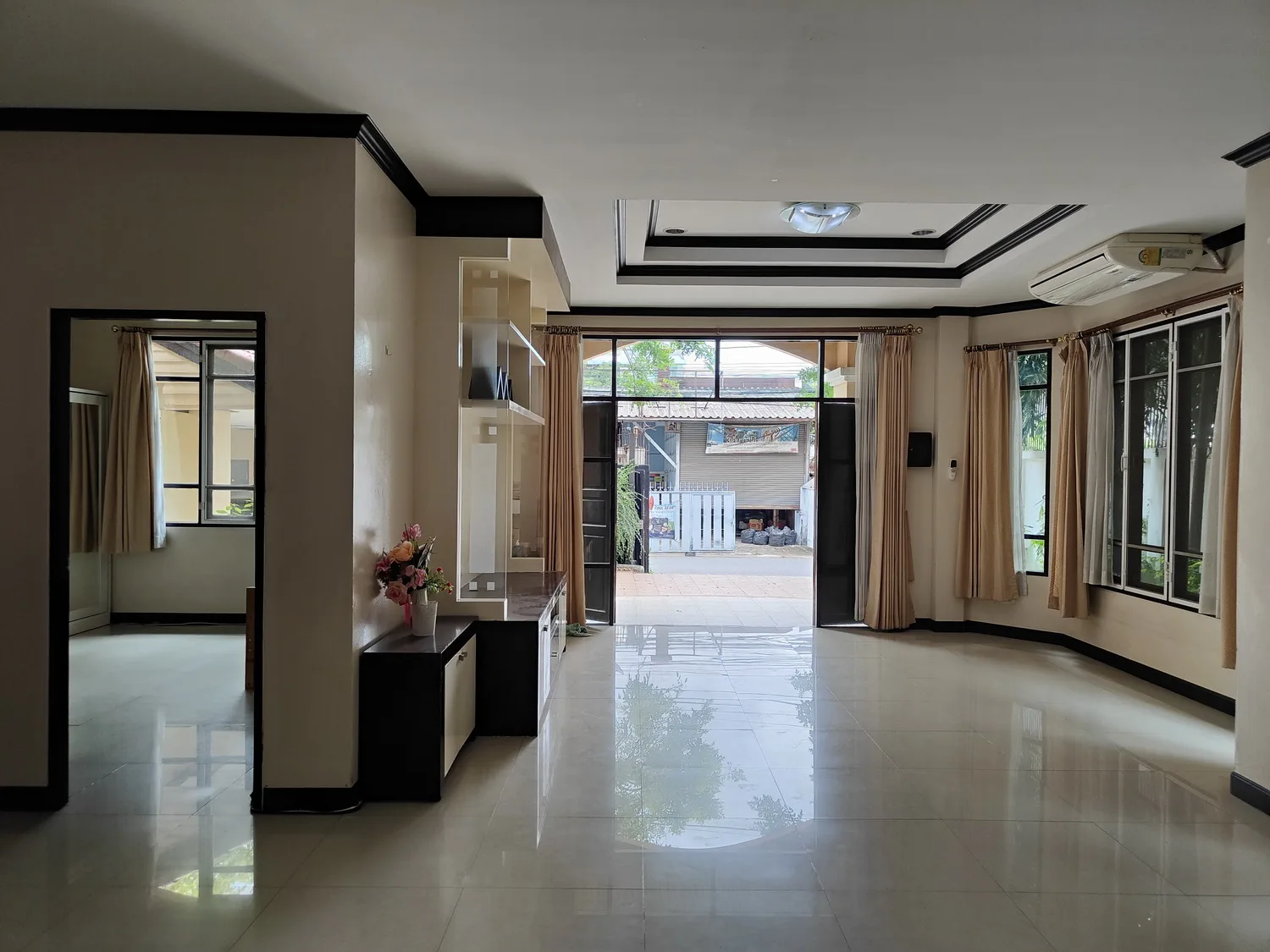 Property photos for Single House Charoen Mit 25