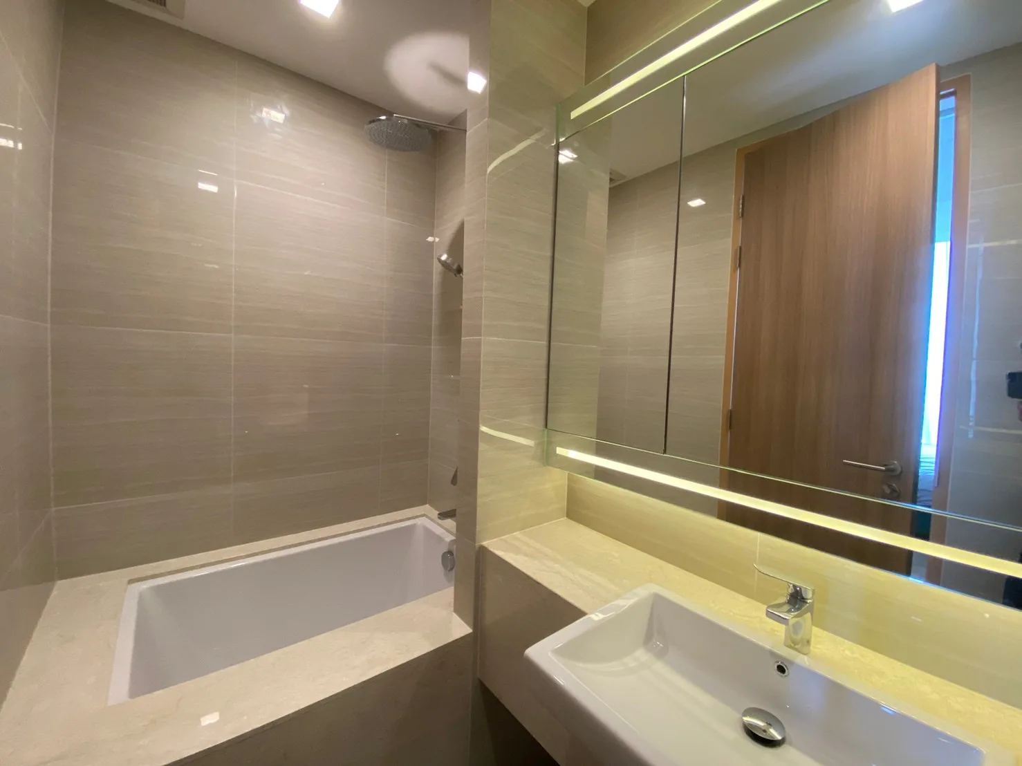 Property photos for Noble BE 33