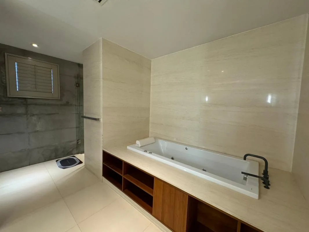Property photos for The Crest Ruamrudee