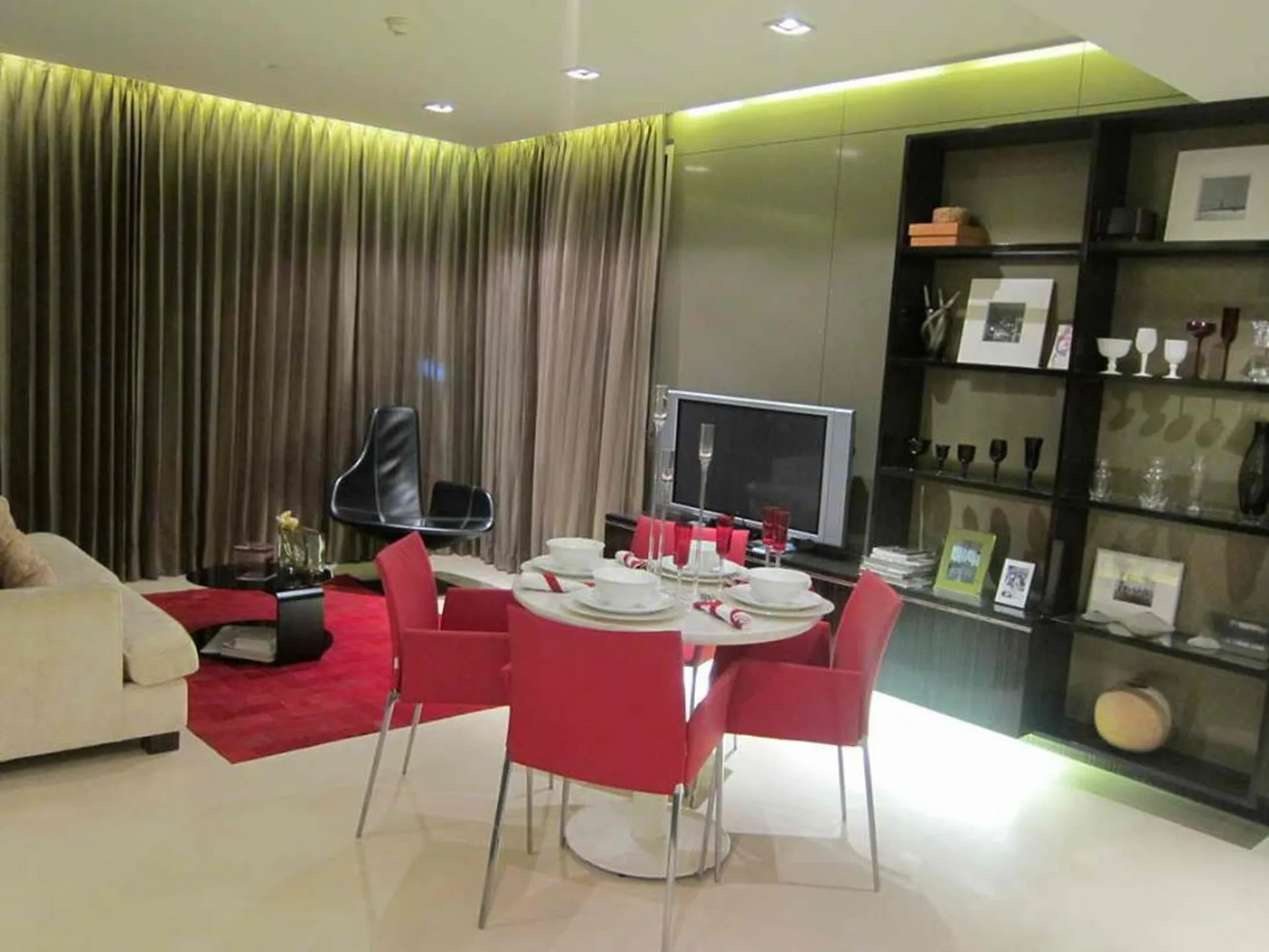 Property photos for MANHATTAN CHIDLOM