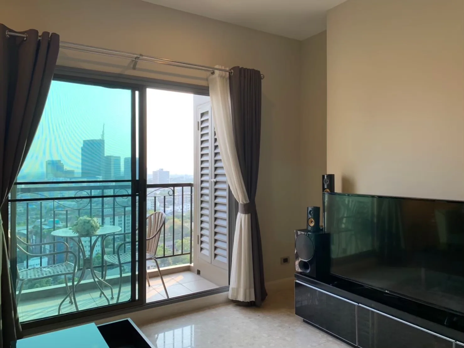 Property photos for The Crest Sukhumvit 34