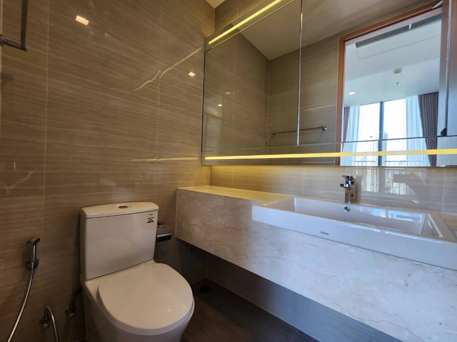 Property photos for Noble BE 33