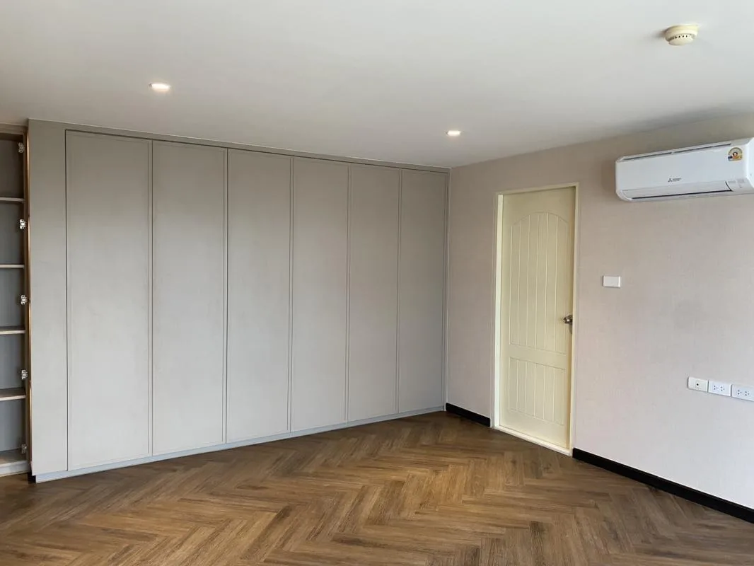 Property photos for Baxtor Paholyothin 14
