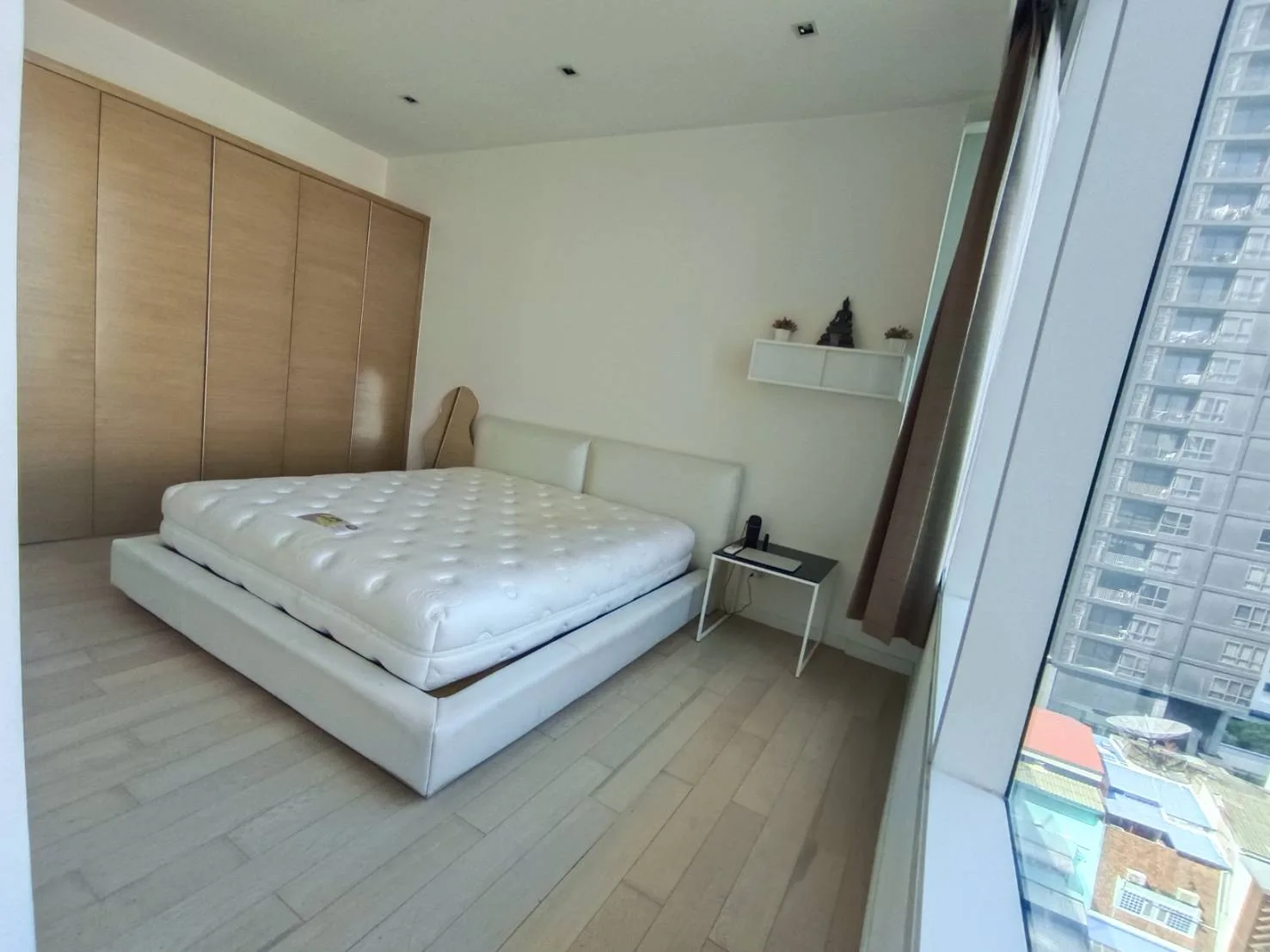 Property photos for Eight Thonglor Residence
